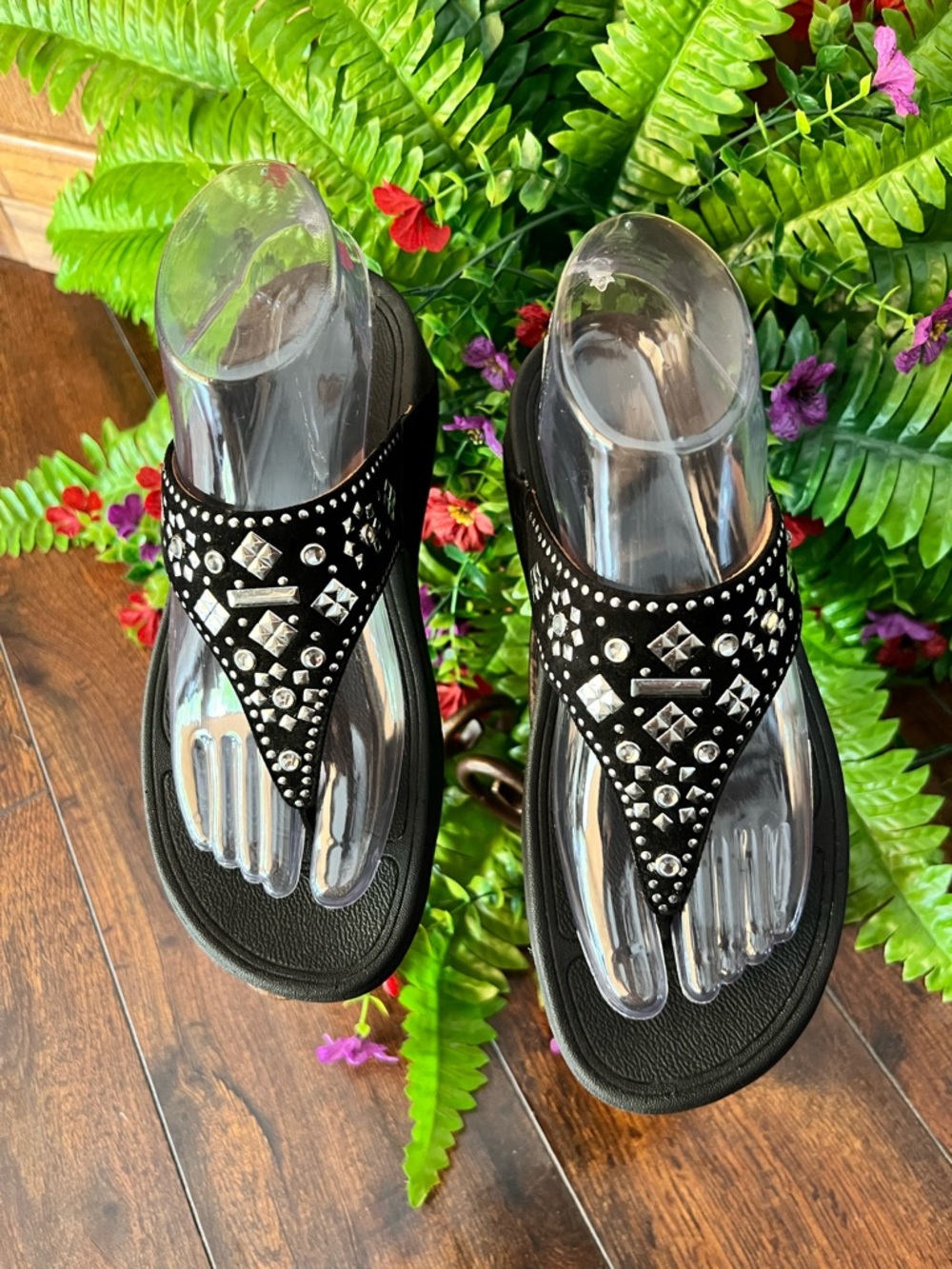 Fitflop Black Studded Thong Sandals - Size 6